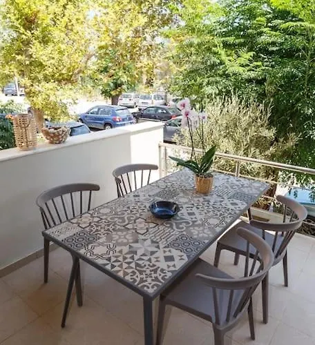 J&g Rhodes Flat Rhodes City